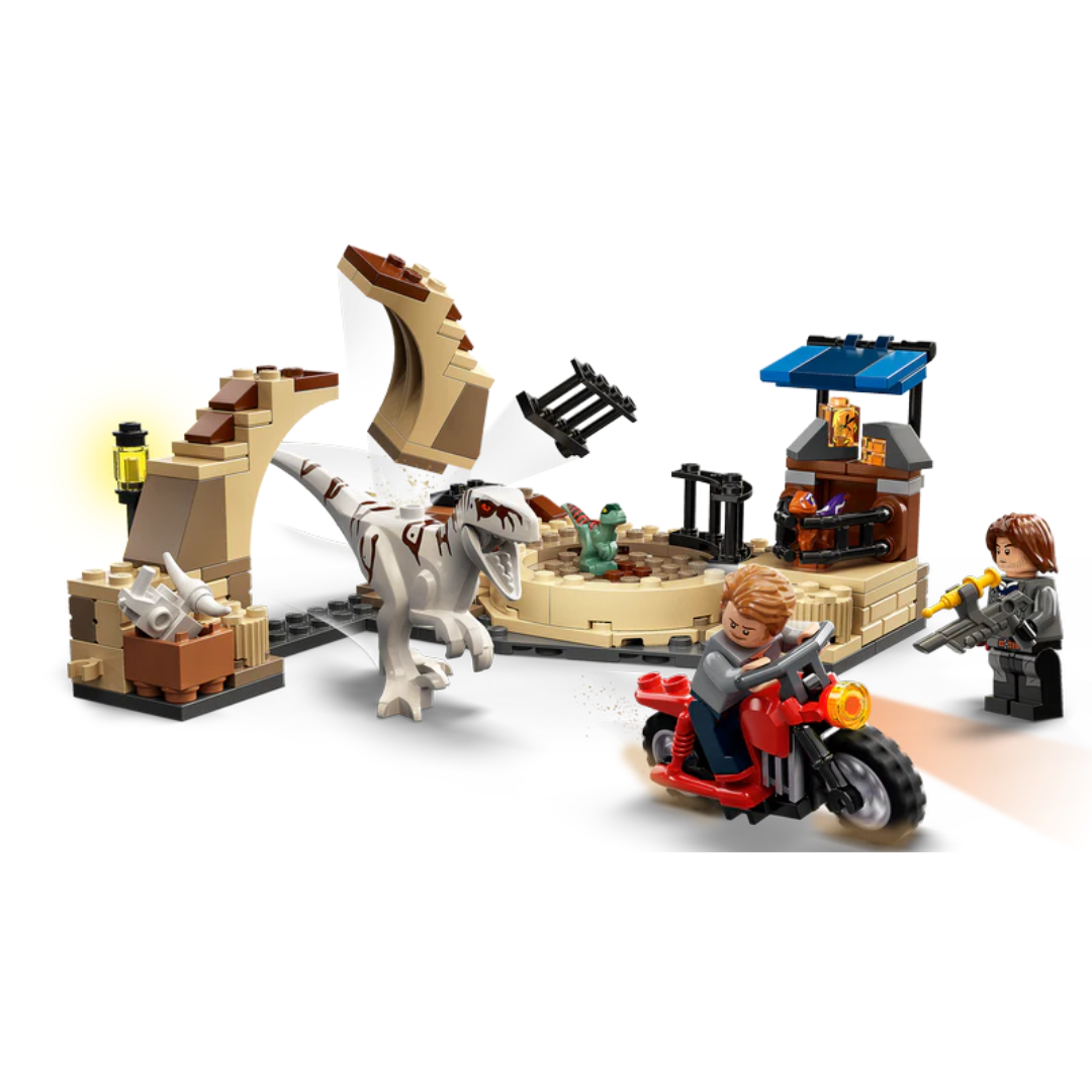 LEGO Jurassic World Dinosaurus atrociraptor: Jurnjava na motoru